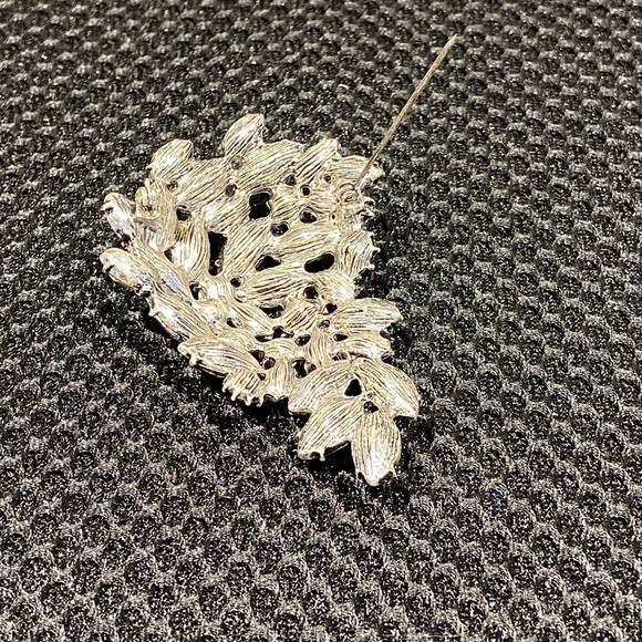 Vintage Old Hollywood Lucite Rhinestone Silver Tone Large Brooch Pin - Picture 6 of 8